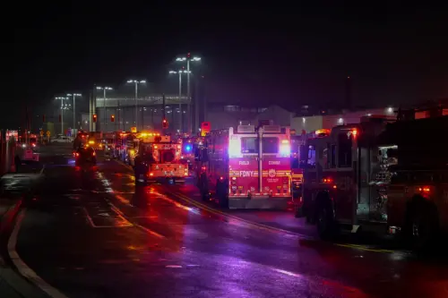 ▲大批警消趕到現場。（圖／美聯社／達志影像）