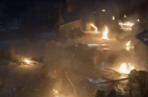 ▲《逐玉》的林安鎮屠村段落，畫面暗藏3大細節，看出團隊的用心。（圖／摘自愛奇藝）