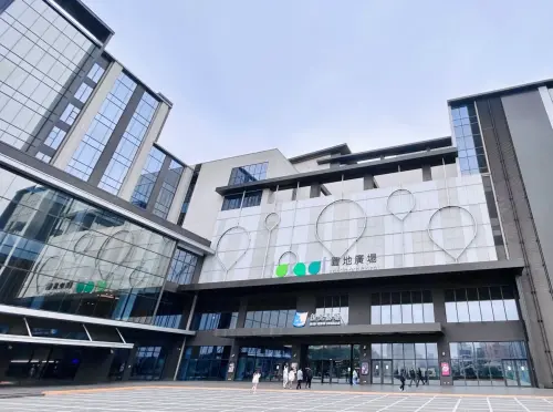 ▲國泰人壽以「置地廣場」品牌推動複合式商用不動產開發，陸續在台北、桃園與台南等地「點土成金」，交出亮眼成績。（圖／業者提供）