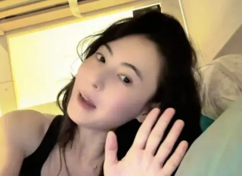 ▲張柏芝起床畫面引起網友熱烈討論，驚嘆她的狀態好到不像45歲。（圖／摘自 IG@cecilia_pakchi_cheung）