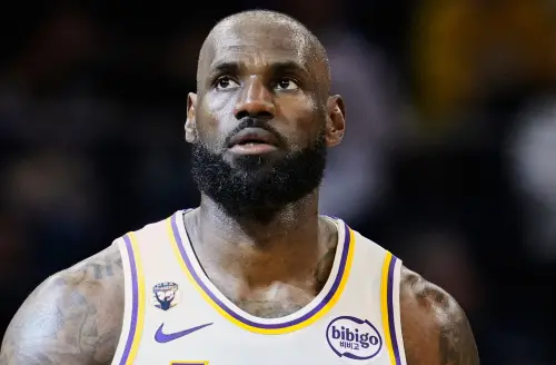 詹姆斯生涯有多耐戰？「2數據」讓球迷看傻眼：史上最強鐵人無誤