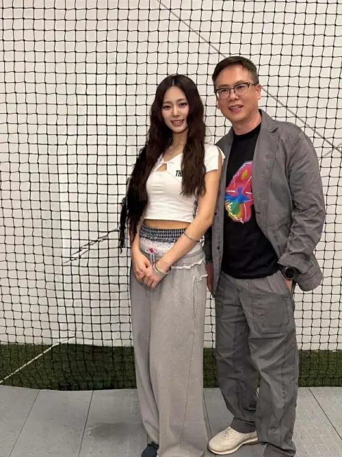 ▲王兆杰（右）將老婆賈永婕P掉，合照中獨留自己和子瑜。（圖／賈永婕的跑跳人生臉書）