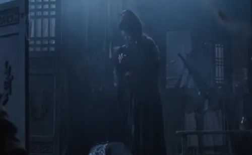 ▲十三娘捧著隨元青的頭顱崩潰大哭。（圖／翻攝自愛奇藝）