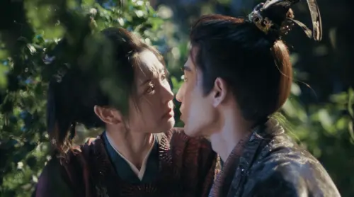 《逐玉》張凌赫被下藥討親親！湊田曦薇脖子狂吸　她：你有完沒完