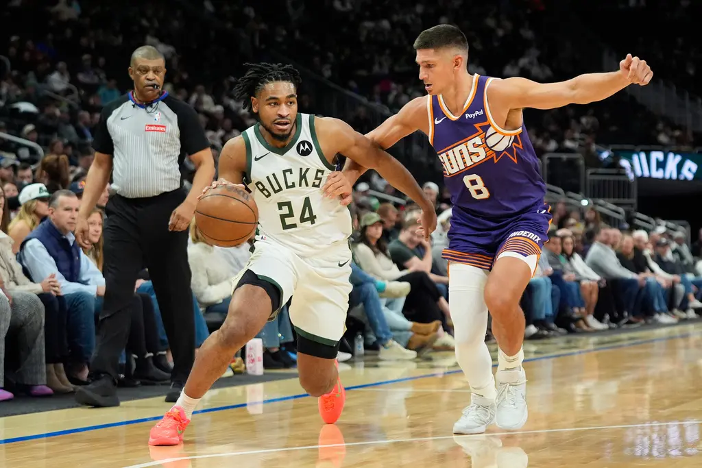 ▲湯瑪斯在效力公鹿期間一共出戰了18場比賽，在有限的上場時間內場均貢獻：10.7分、1.6籃板、1.9 助攻。儘管具備單打得分能力，但外界推測公鹿隊裁掉他的原因，可能與球隊在防守端的體系磨合有關。（圖／美聯社／達志影像）