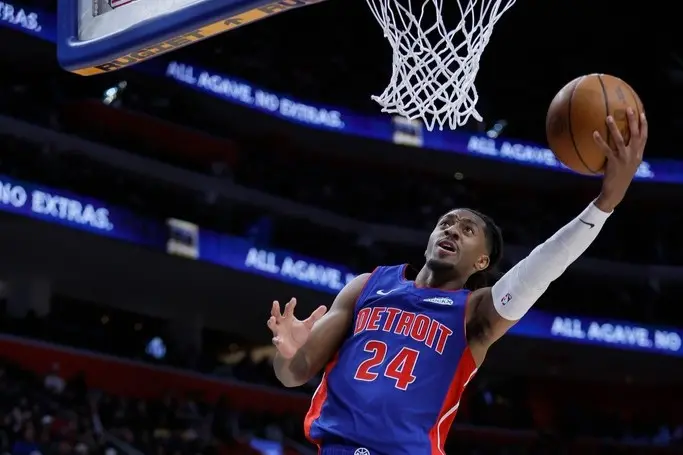 ▲年薪僅400萬美元的底特律活塞25歲落選秀詹金斯(Daniss Jenkins)，在本場頂替先發的比賽中一鳴驚人。他全場18投11中、以極高效率狂轟生涯新高的30分，面對湖人豪華的三巨頭陣容毫無懼色，成為球隊獲勝的最大功臣。（圖／美聯社／達志影像）