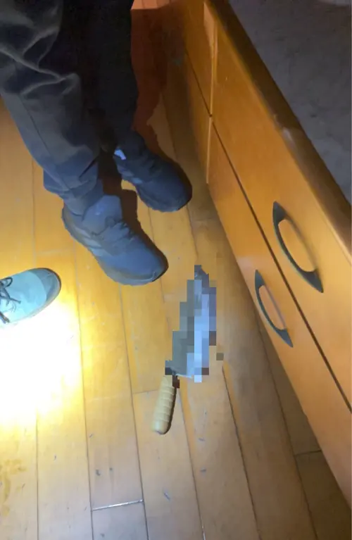 ▲李姓男子於飲酒途中和友人發生口角衝突，余姓店員見狀後上前勸架反遭砍傷。（圖／警方提供）