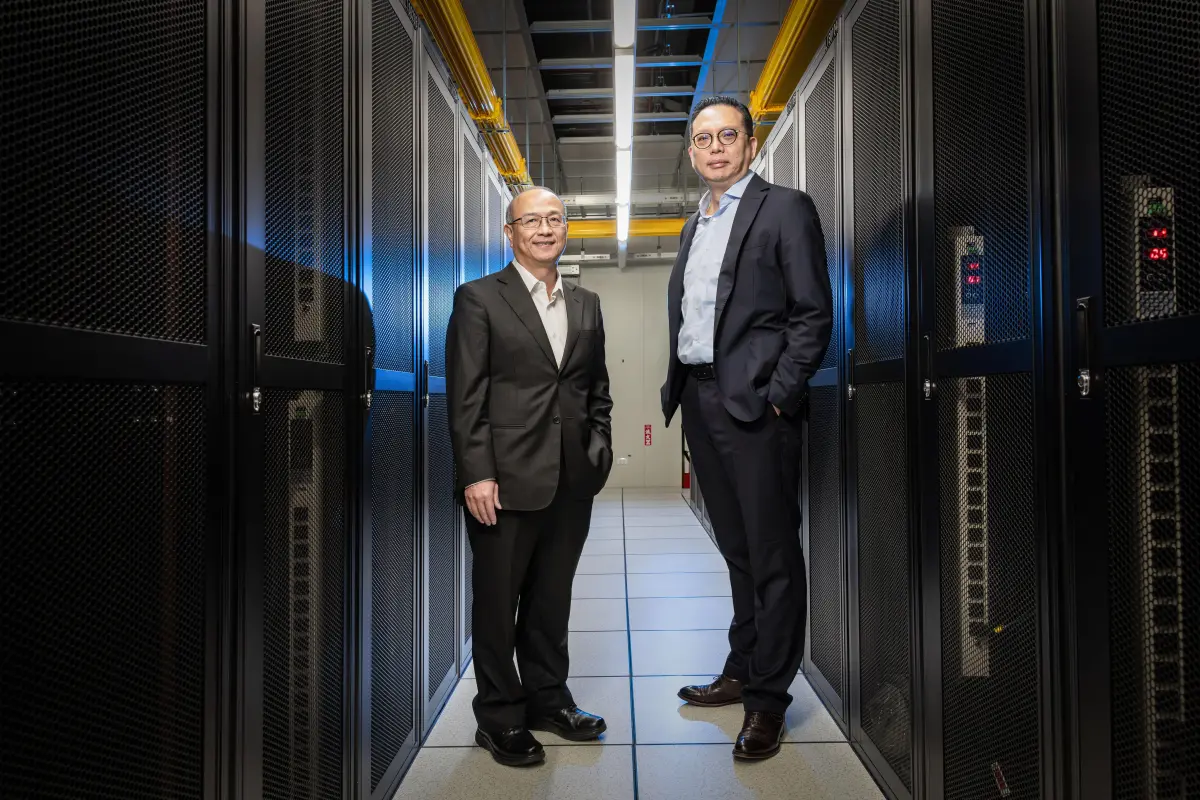 ▲是方電訊董事長邵泓嘉（右）與總經理劉耀元（左）率領經營團隊，將在中科園區打造第四座AIDC。（圖／是方電訊提供）