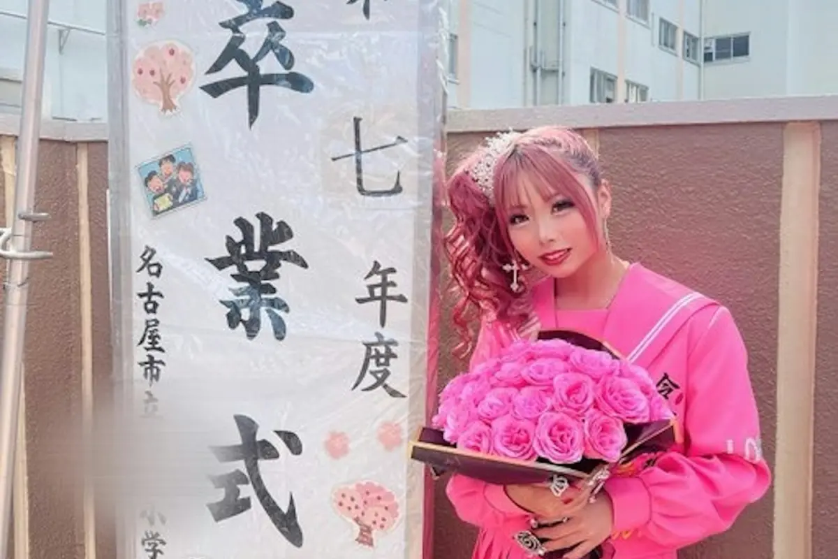 ▲日本「小學生辣妹」網紅Rumina（るみな），曬出小學畢業照，成熟的模樣完全看不出是小學生，網友紛紛驚呼：「像30幾歲的人，根本是媽媽！」（圖／IG @rumina_510）