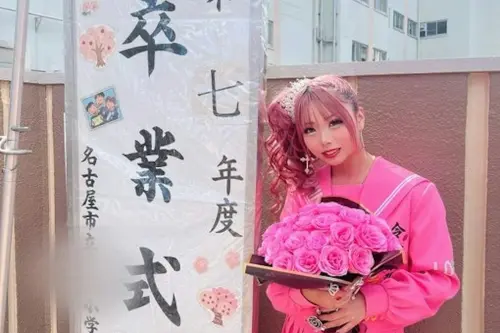 這是小學生？日本12歲網紅曬畢業照　超熟齡外貌被質疑根本是媽媽