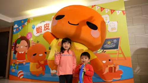 ▲蝦皮公益合作不同規模的兒童機構，陪伴超過千位不同狀況的孩童，讓孩童在節日裡感受到愛與關懷，也為成長過程留下溫暖而難忘的回憶。（圖／蝦皮提供）