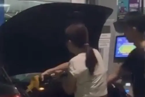 疑囤補貼油！馬來西亞男女加油站狂裝71公升　影片瘋傳引公憤