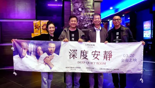 ▲以行動支持優質國片，歐德集團陳國都董事長（右二）與《深度安靜》導演沈可尚（右一）、演員林依晨（左一）、監製瞿友寧（左二），電影包場活動合影。（圖／歐德提供）