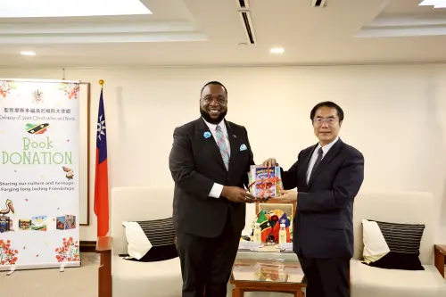 聖克里斯多福及尼維斯贈書南市　以閱讀為橋梁深化交流