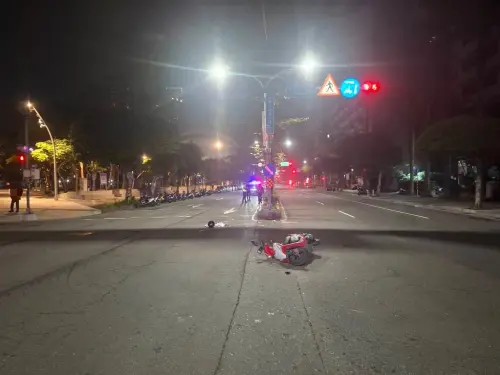 新北7旬翁深夜騎車失控！猛自撞安全島　現場「留一灘鮮血」慘死