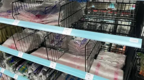 ▲台化斷料引爆民生通膨危機！振宇五金示警，門市內塑膠袋、PVC水管等基礎原物料採購成本已飆漲 3 成，正密切觀察後續供需情勢。（圖／振宇五金提供 ald.com.tw）