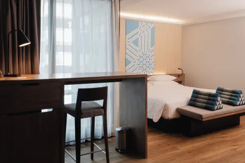 ▲拉克音暹羅 - 素坤逸15巷酒店於2026年全新翻修開幕，每晚最低約2千元。（圖／Klook提供）