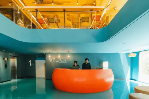 ▲VELA be Bangkok Siam以黃、綠、紅等大膽跳色打造年輕活潑風格。（圖／Klook提供）