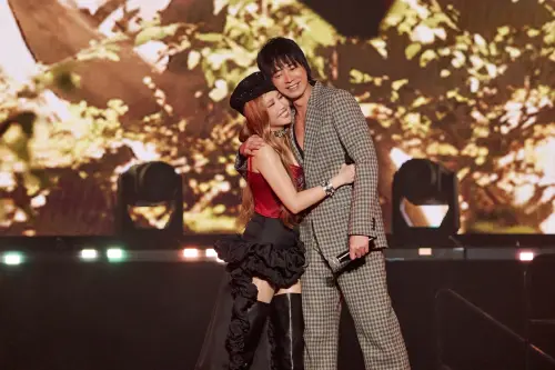 A-Lin緊摟不放！信求饒喊別抱太久　羞認有感覺又秒發兄妹卡