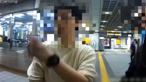 ▲徐姓男子稱不滿行人邊走路邊滑手機，才刻意不閃避撞擊對方。（圖／警方提供）