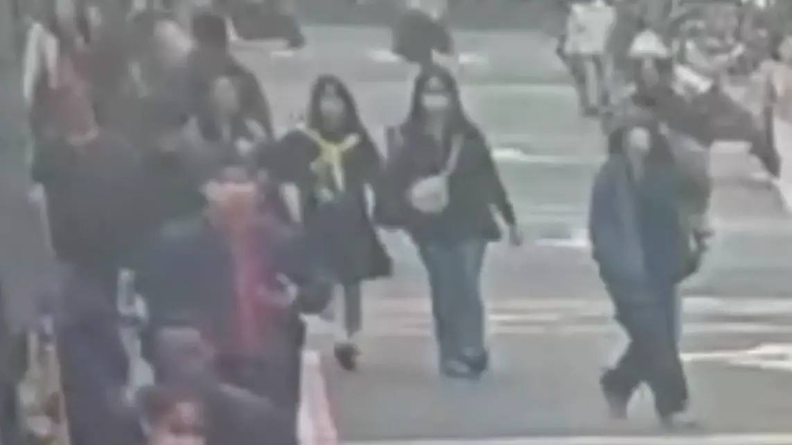 ▲台北市大安區忠孝敦化捷運站附近，近期出現疑似「撞人族」。（圖／警方提供）