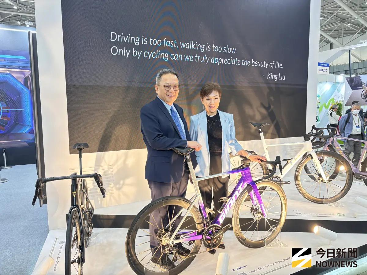 ▲巨大集團董事長劉湧昌（左）、巨大集團執行長劉素娟（右）。（圖／記者李青縈攝）