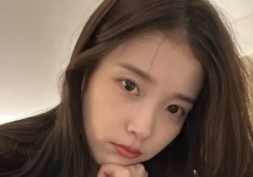 IU用藏頭詩劇透演唱會時間地點！因新劇行程忙碌、嚴重感冒到失聲