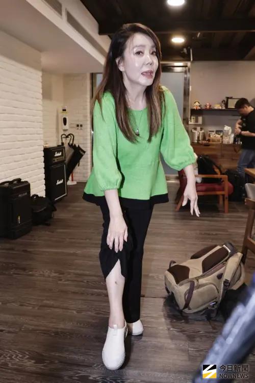 ▲辛曉琪（如圖）最近不小心在街上撞到停在路邊的機車，讓美腿掛彩。（圖／記者吳翊緁攝影）