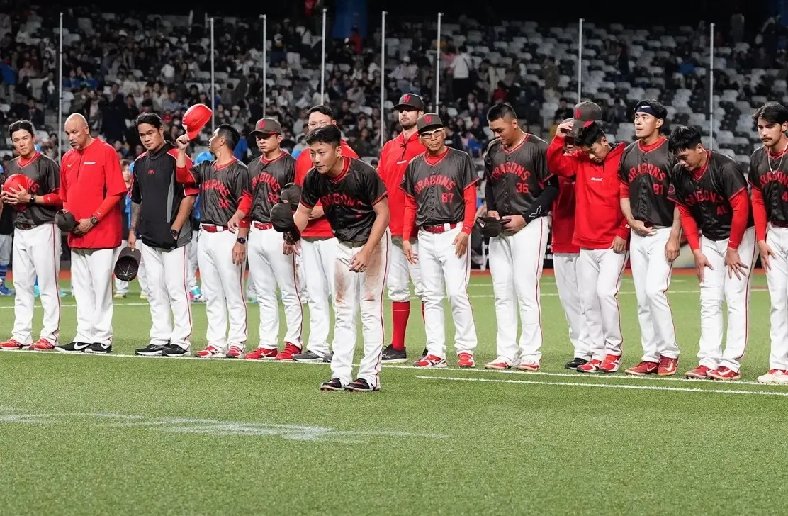 ▲味全龍上季開打前大補強，從FA市場補上朱育賢、陳子豪2門大砲，但整季僅打出55勝64敗1和、排名第5戰績，今年為彌補當家王牌徐若熙轉戰日職空缺，休賽季資源投注在洋投上，搶下2位洋左投魔神龍（前魔神樂）、梅賽鍶（前梅賽斯），組成5洋投陣型，全力衝擊季後賽。（圖／味全龍提供）