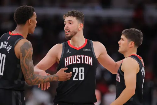 ▲火箭先發陣容的進攻效率高居聯盟第1，但板凳的投籃命中率與助攻數皆排在聯盟第29。（圖／美聯社／達志影像）