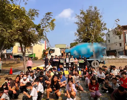 前鎮警大車入校實境體驗　這些路是執法重點