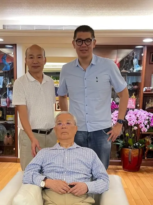 ▲立法院長韓國瑜2023年曾拜會連戰，連戰之子連勝文稱，父親身體狀況良好。（圖／翻攝連勝文臉書）