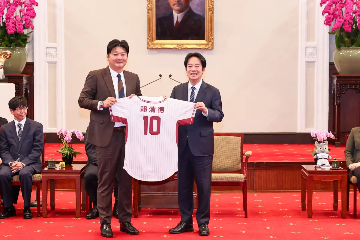 ▲樂天桃猿新任總教練曾豪駒，今日隨隊接受總統賴清德接見，致詞時特別感謝前任總教練古久保健二的貢獻。（圖／中職提供,2026.3.26）