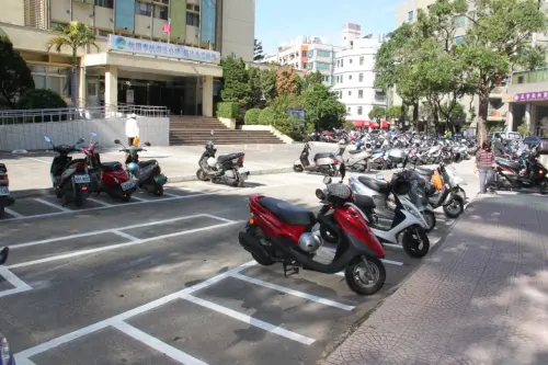 ▲150cc 以下機車稅額為 0 元，車主若未收到牌照稅單不必慌張；151cc 以上之重機則需在 4 月 30 日前完成繳費。（示意圖／桃園市政府提供）