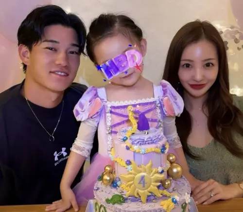 ▲板野友美一家現在住在月租200萬的豪宅中。（圖／IG@tomo.i_0703）