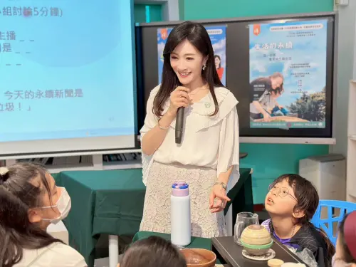▲新竹市大庄國小近日舉辦「跨界美學實踐教室」系列課程，邀請知名主播徐韻翔以「聲音的力量」為題走進校園，帶領學童化身「永續小主播」，從生活中認識ESG概念。（圖／取自徐韻翔臉書）