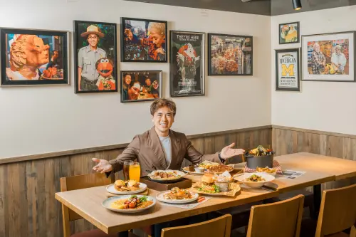 ▲路易莎集團董事長黃賢明宣布，併購傑克兄弟牛排。（圖／路易莎集團提供）