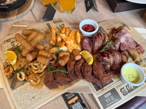 ▲「好萊塢狂歡夜拼盤」980元。（圖／記者蕭涵云攝）