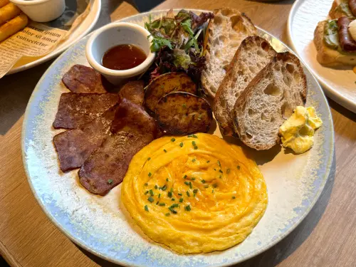 ▲「加州陽光大早餐」238元起。（圖／記者蕭涵云攝）