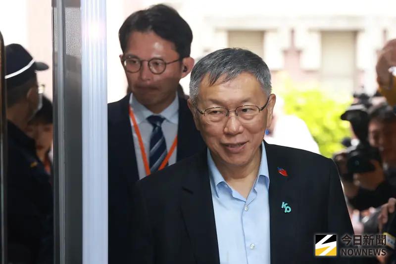 快訊／柯文哲現身了！穿黑西裝抵達北院聽判　小草聲援：清清白白