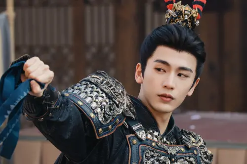 ▲張凌赫在《逐玉》中飾演帥氣將軍「武安侯」，擄獲一大票粉絲芳心。（圖／微博＠網劇逐玉）