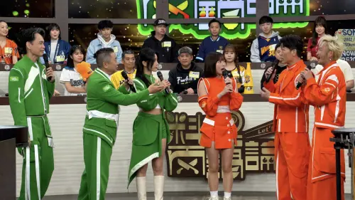 ▲邰智源（左2）、羅時豐（右2）主持《真料理兩鍋論》屢獲佳績。（圖／麥卡貝提供）