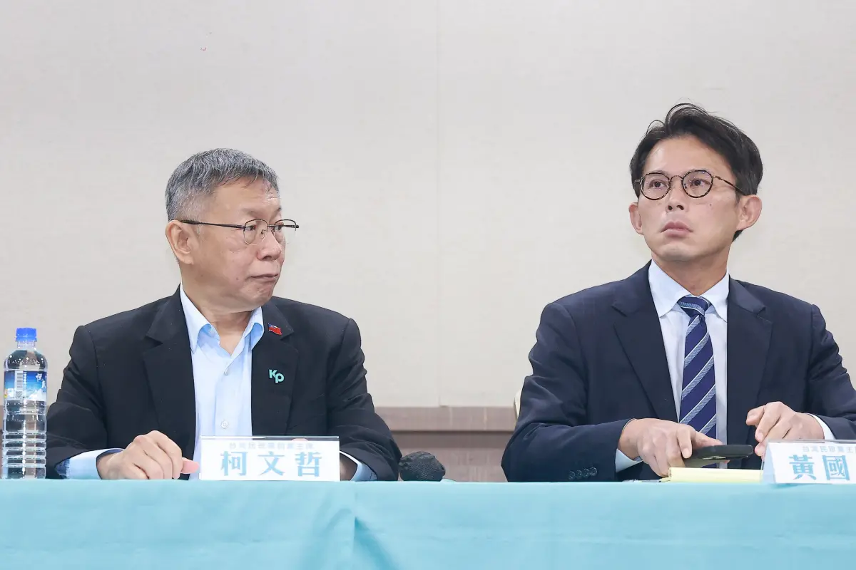 ▲民眾黨創黨主席柯文哲（左）、現黨主席黃國昌（右）昨（26）日召開記者會說明判決結果。（圖／記者葉政勳攝，2026.03.26）