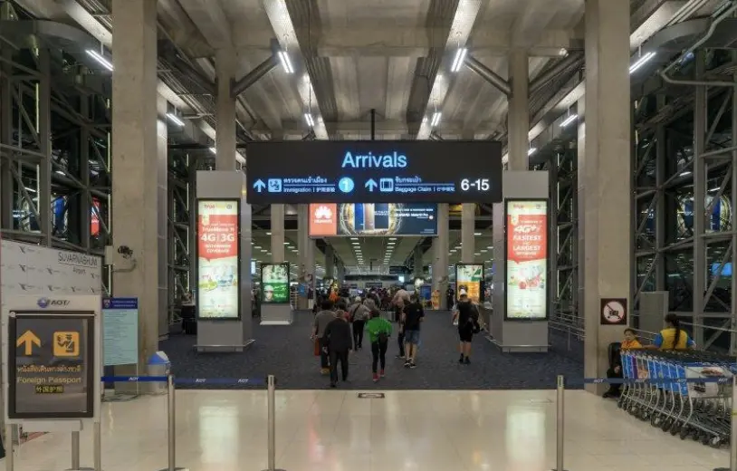 ▲泰國觀光受中東戰火與能源成本上升影響，外國旅客人數面臨下修壓力，機場入境人潮恐不如預期回溫。（圖／翻攝自曼谷郵報）