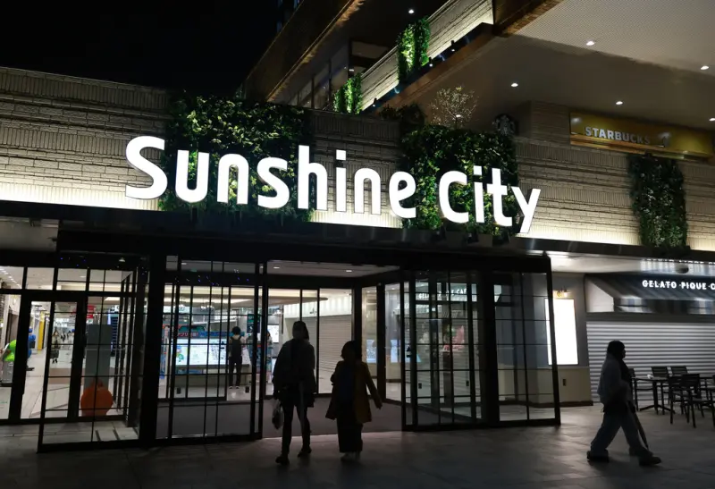    ▲日本東京池袋太陽城的寶可夢中心，26日發生兇殺案，一名男子持刀殺害女店員後自盡，兩人皆不治身亡。（圖／美聯社／達志影像）  