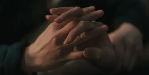 ▲導演曾慶傑將男女主角手部的互動拍得非常有情感。（圖／翻攝自愛奇藝）