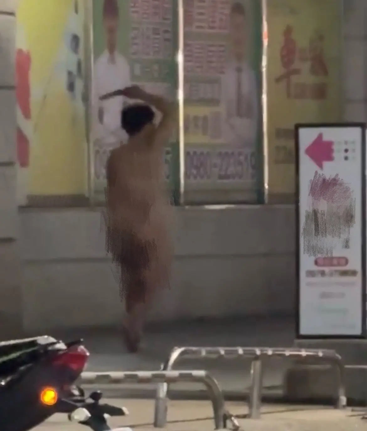 ▲逆子弒母割頸並全裸逃跑。（圖／民眾提供）