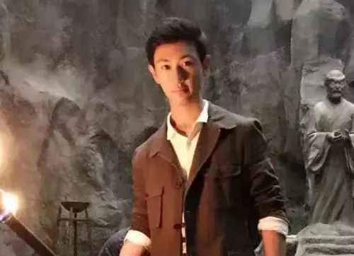 ▲Jerry曾在陸劇《遠大前程》中跑過龍套，他當時還分享過相關照片。（圖／翻攝自豆瓣）