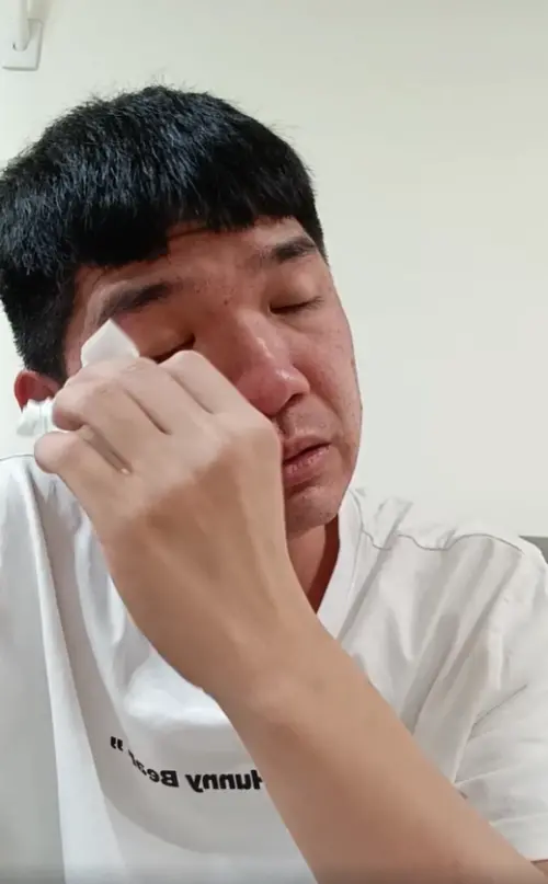 ▲晚安小雞話說到一半忍不住落淚痛哭。（圖／晚安小雞臉書）