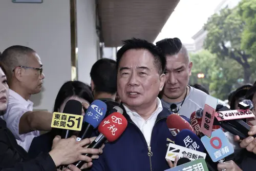 ▲蔡正元今（27日）上午至台北地檢署執行科報到，館長也現身相送。（圖／記者吳翊緁攝影）